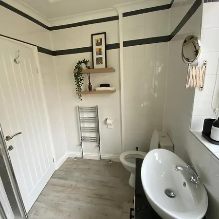 The Secret Garden Retreat With Hot Tub *