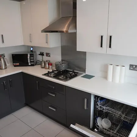 Luxury - Pick A - Free Parking & Kitchen Access, Near Etihad Stadium, The Coop Live & Piccadilly Station, *