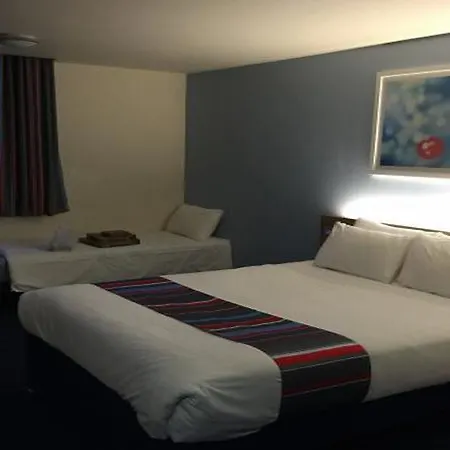 Отель Travelodge Salford Quays Манчестер