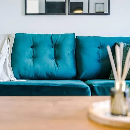 Sleeps 7, Stunning Home, Free Parking, Perfect For Groups, Long Term Disc