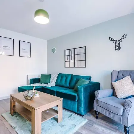 דירה Sleeps 7, Stunning Home, Free Parking, Perfect For Groups, Long Term Disc *