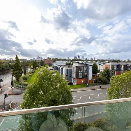 2 Bedroom Coop Live Etihad Stadium Pass The Keys Apartment *