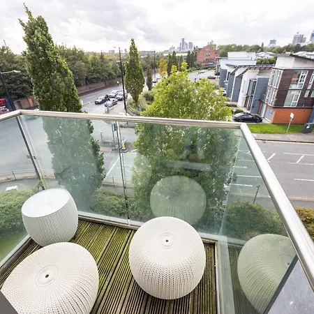 Apartment 2 Bedroom Coop Live Etihad Stadium Pass The Keys