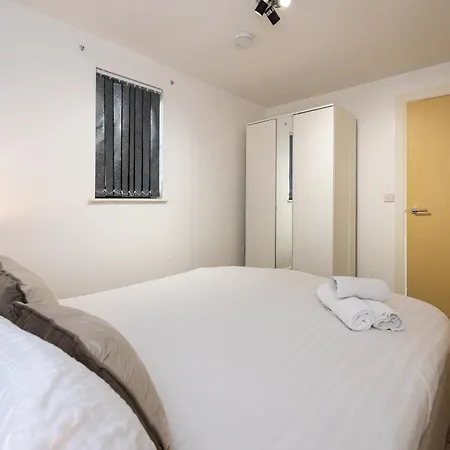 Apartment 2 Bedroom Coop Live Etihad Stadium Pass The Keys *