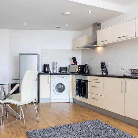 2 Bedroom Coop Live Etihad Stadium Pass The Keys Apartment *