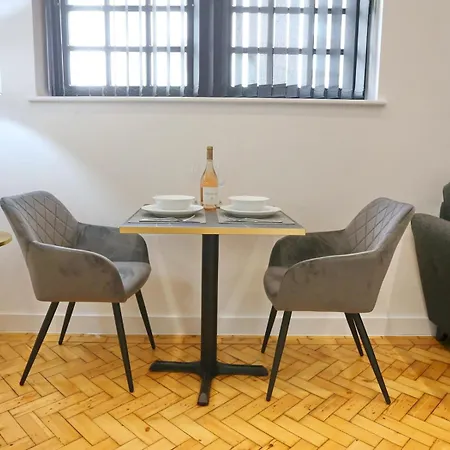 Апартаменты Beautiful Newly Built Flat - Walk To Centre - Pass The Keys