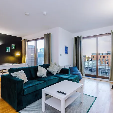 Sleeps 8, Duplex Apartment, Pool Table, Balcony X2, Long Term Disc, Perfect For Groups *