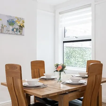 Apartment Bright & Modern 3 Bedroom Old Trafford *