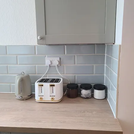 度假居 2 Bed House - Sleeps 5 - Pets - Parking - Wifi 曼彻斯特