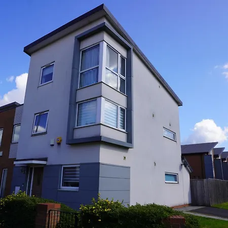 Luxury - Pick A - Free Parking & Kitchen Access, Near Etihad Stadium, The Coop Live & Piccadilly Station, ホームステイ *