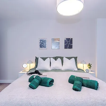 Sleeps 4, Prime Location, Balcony, Long Term Disc, Amazing Views アパート *