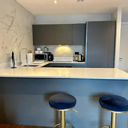 Stunning Centre Duplex With Free Parking Apartament *