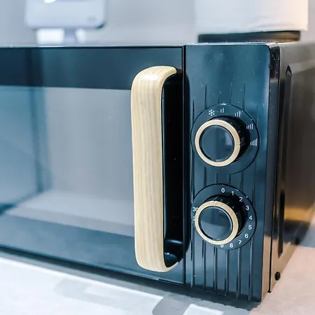 Sleeps 6, Pool Table, Free Parking, Perfect For Groups, Long Term Disc * 맨체스터