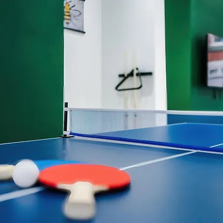 Sleeps 6, Pool Table, Free Parking, Perfect For Groups, Long Term Disc