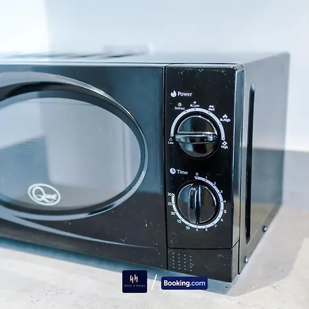 Modern 1 Bed With Balcony By Host A * Manchester