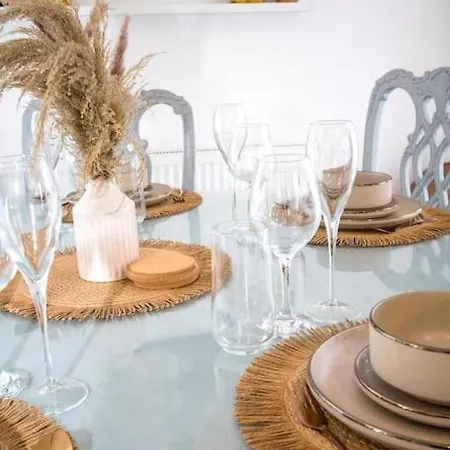Coop Arena Luxurious Townhouse Holiday home