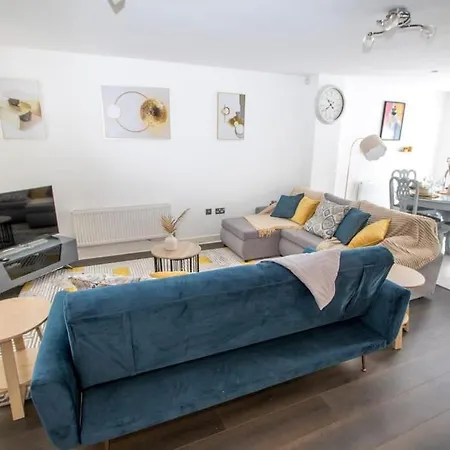 Semesterbostad Coop Arena Luxurious Townhouse *