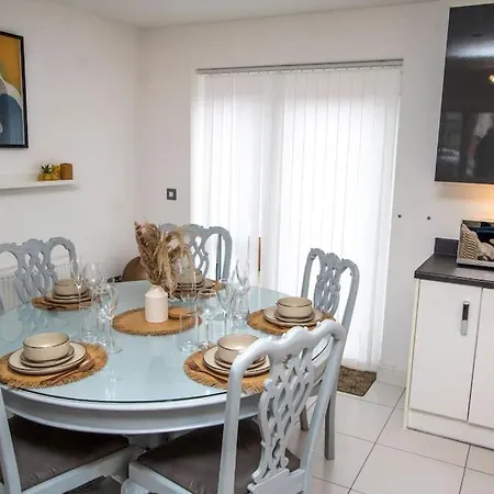 Semesterbostad Coop Arena Luxurious Townhouse *