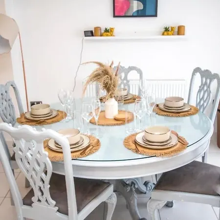 Coop Arena Luxurious Townhouse Holiday home