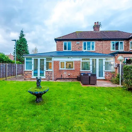 Semesterbostad New! 4-bed In By 53 Degrees Property, Ideal For Business & Long Term Contractor Stays, Sleeps 10! Manchester