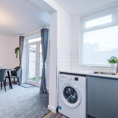 New! 3-bed In By 53 Degrees Property, Ideal For Contractors & Business Stays, Sleeps 8! 別荘 マンチェスター