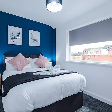 別荘 New! 3-bed In By 53 Degrees Property, Ideal For Contractors & Business Stays, Sleeps 8! マンチェスター
