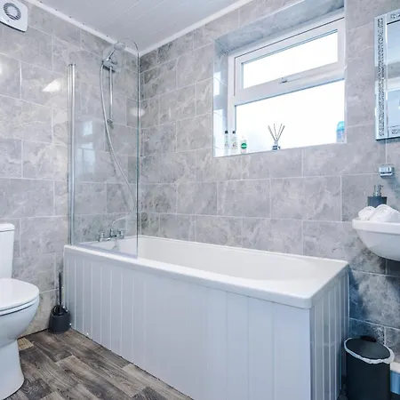 New! 3-bed In By 53 Degrees Property, Ideal For Contractors & Business Stays, Sleeps 8! 別荘 マンチェスター