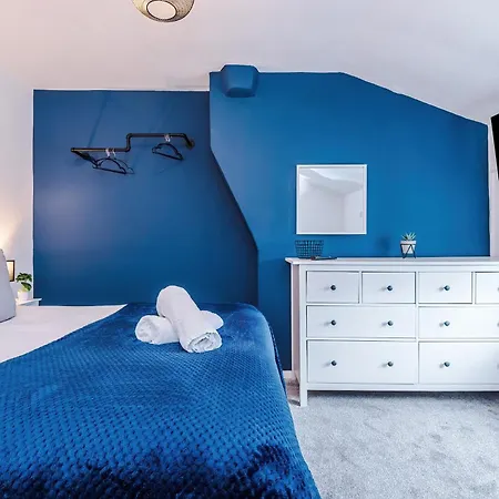 بيت للعطل New! 3-bed House In By 53 Degrees Property, Ideal For Contractors, Business & Long Term, Free Parking! مانشستر