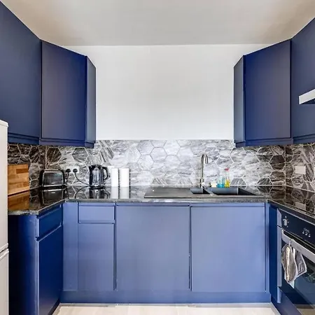 Large 2 Bed 2 Bath Lejlighed *