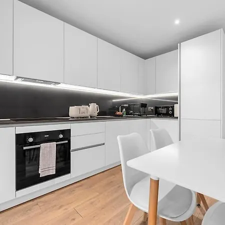 Haven Stylish Modern Apartment *