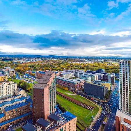 Stylish 2Bdr Apartment By Vista Stays Short Lets & Serviced Accommodation Manchester With Pool Table & Free Wifi Near Manchester City * Manchester