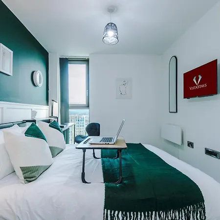 Stylish 2bdr By Vista Short Lets & Serviced With Pool Table & Free Wifi Near *