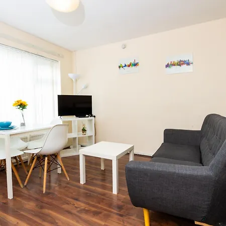 Studio In Stretford With Great Transport Links Hotel