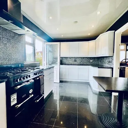 Sweet - Spacious 7br House