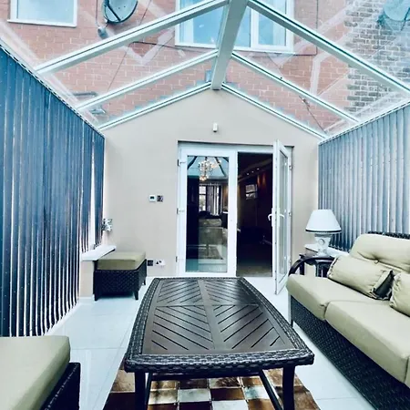 Holiday home Sweet - Spacious 7br House Manchester