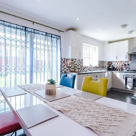The Eastern Hive - King Bed, 3x Parking, Coop Live & Etihad Prázdninový dům