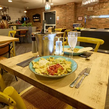 - The Niu, Loom North By Ihg מלון