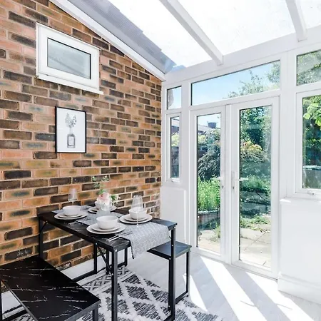 Large 4 Bedroom With Free Parking Near Mediacityuk 度假居 曼彻斯特