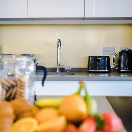 Rest&recharge At Waterway House Holiday home Manchester