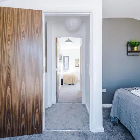 Rest&recharge At Waterway House Holiday home Manchester