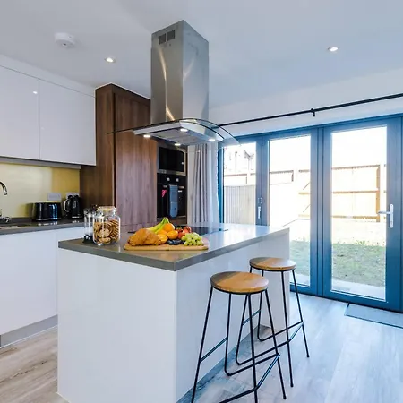 Rest&recharge At Waterway House Holiday home