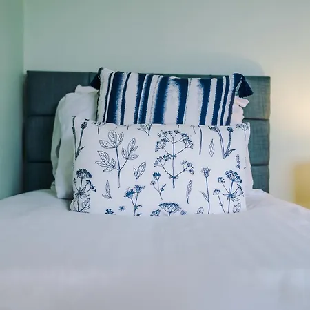 Vakantiehuis R&r - Modern Townhouse Near Etihad & Centre