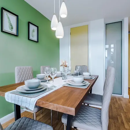 Townhouse 5mins To Centre And Etihad - Free Secure Parking *