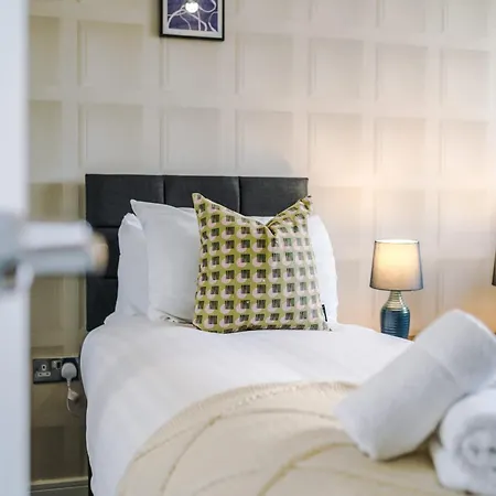 Vakantiehuis R&r - Modern Townhouse Near Etihad & Centre *