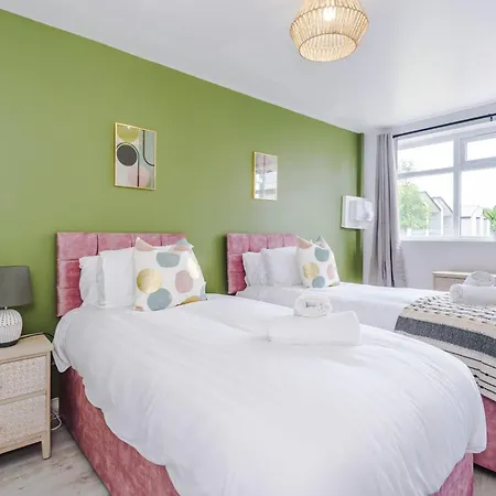 Vakantiehuis R&r - Modern Townhouse Near Etihad & Centre *