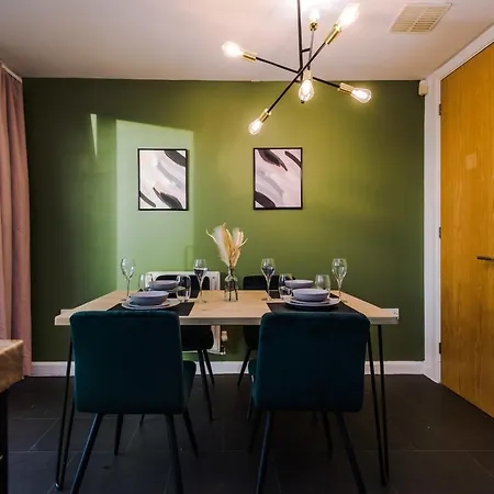 Rest&recharge At A Spacious Townhouse By The Etihad Dom wakacyjny *