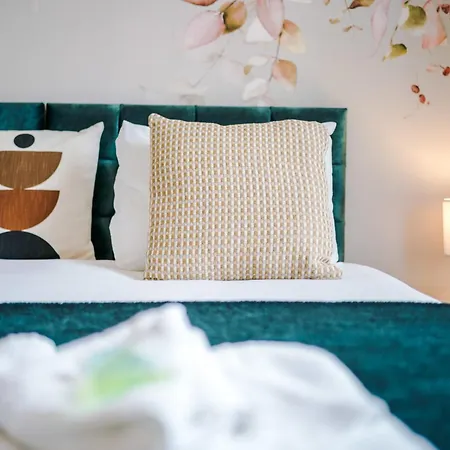 Coop Live Arena & Etihad Stadium 3bedroom House W Secure Parking By Rest&recharge 펜션
