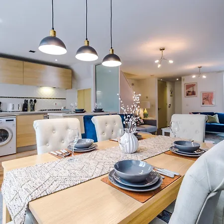 Coop Live Arena & Etihad Stadium 3bedroom House W Secure Parking By Rest&recharge