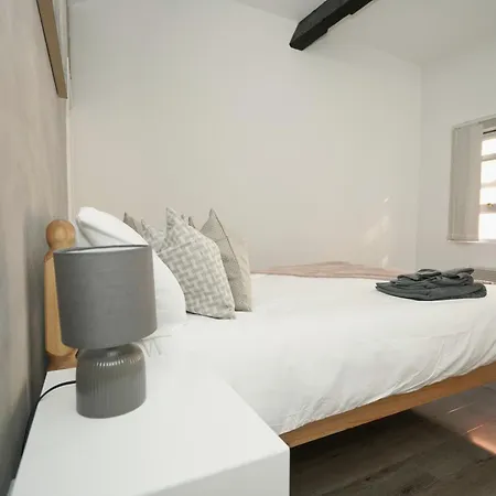 Apartment City Centre 2br Strong Wifi *