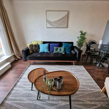 3 Bed Free Parking Near Centre Διαμέρισμα *